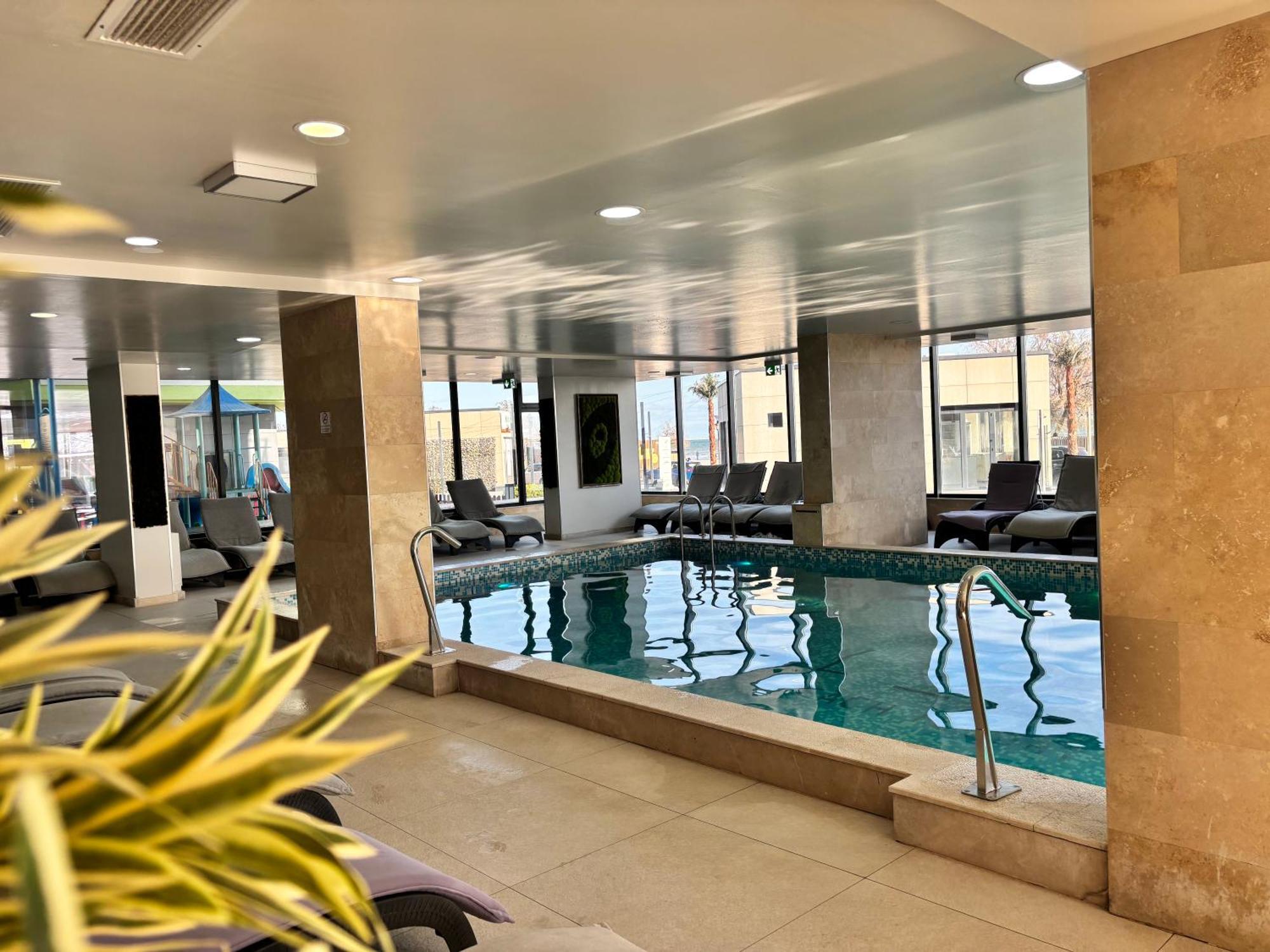 Purple Onyx - Pool & Spa Beach Resort Navodari Dış mekan fotoğraf